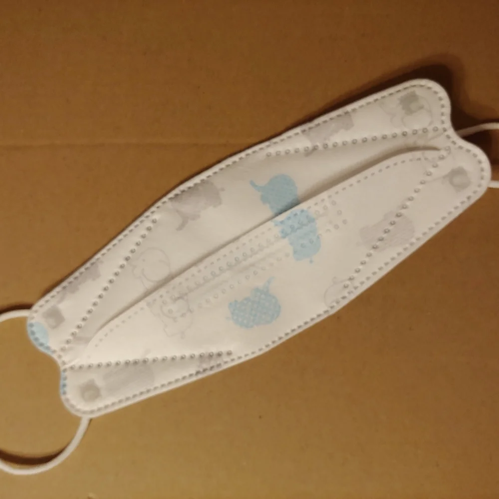Set of 5 disposable face masks for kids. KF 94 filter.